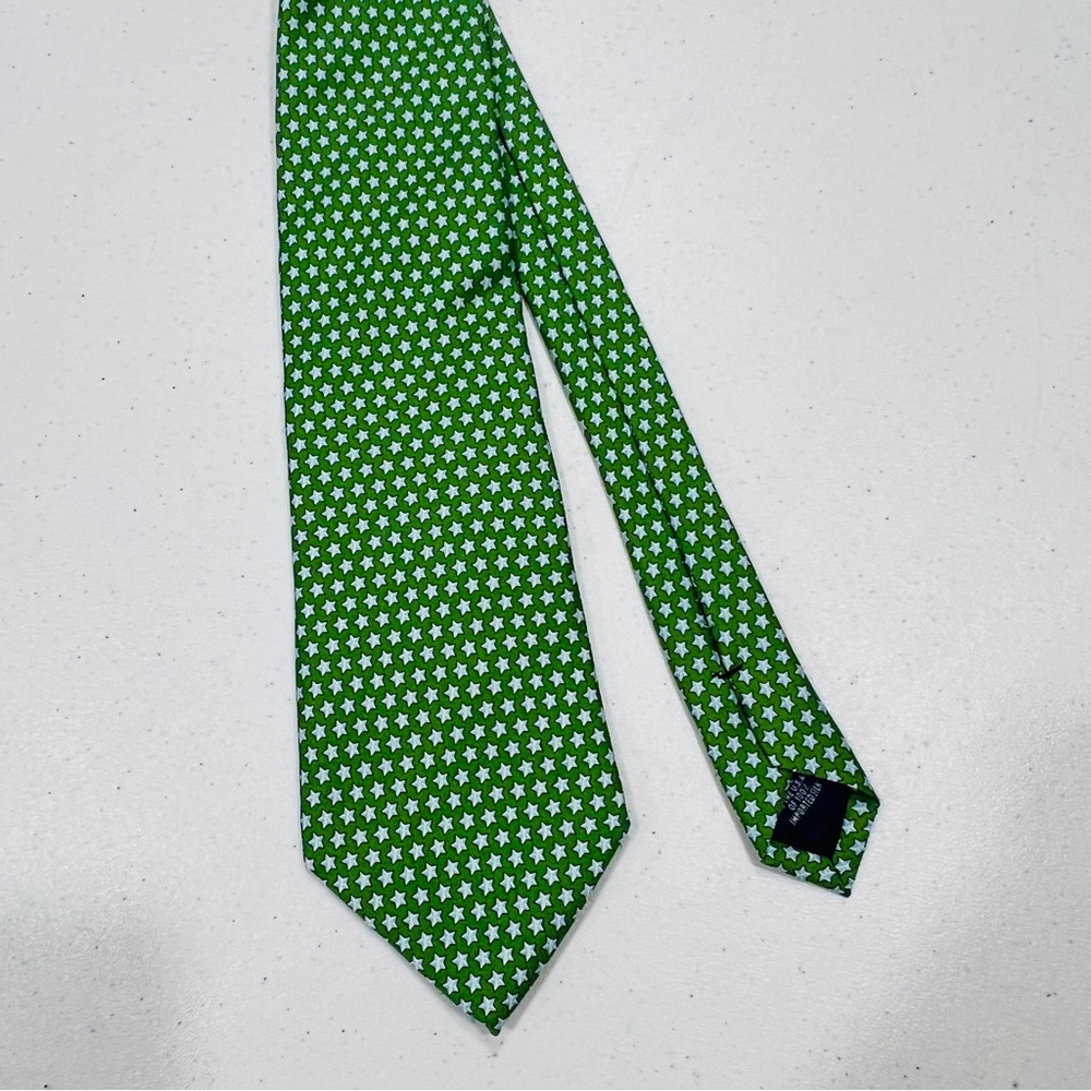 VINEYARD VINES CUSTOM COLLECTION TIE GREEN W/ STARS BLUE SILK .